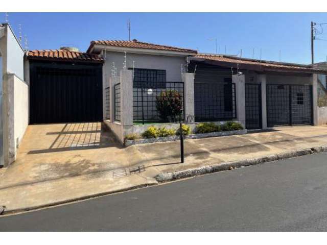 25% de prédio c/ 98,40m² AC e 300m² AT em Monte Alto/SP