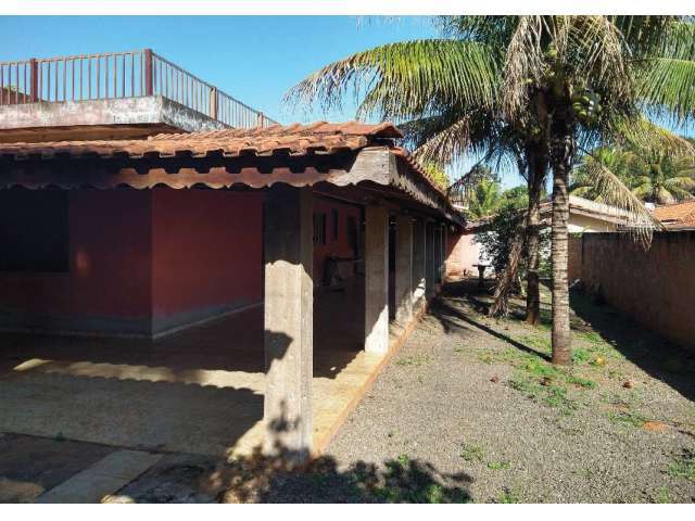 Rancho c/ 172,05m² AC e 300m² AT em Borborema/SP