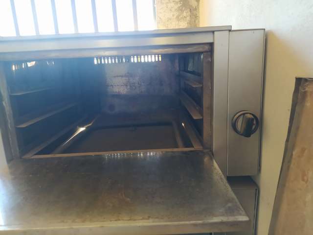 COZINHA INDUSTRIAL INOX E DIVERSOS ITENS COMO: FRITADEIRAS E FORNOS INDUSTRIAIS