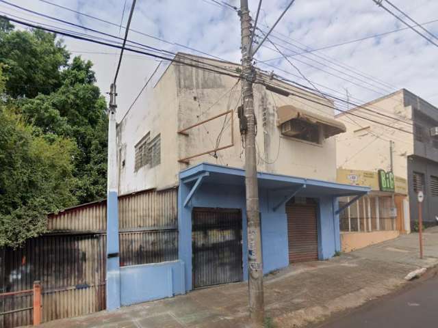 Prédio comerc. c/ 266m² AC e 311m² AT em Jaú/SP