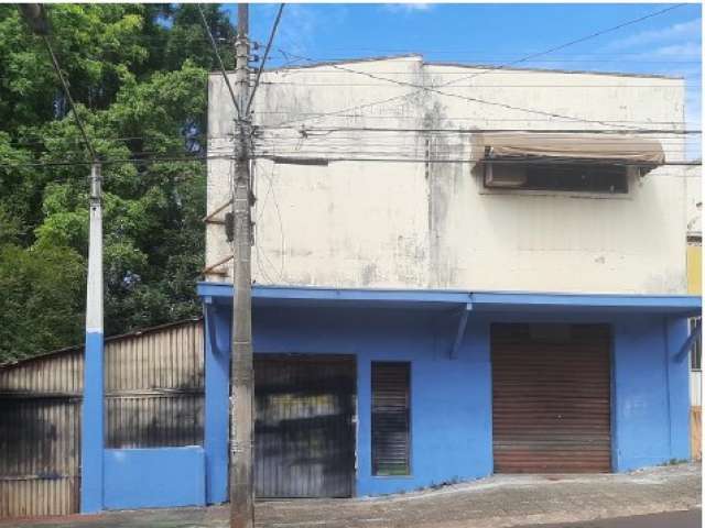 Prédio comerc. c/ 266m² AC e 311m² AT em Jaú/SP