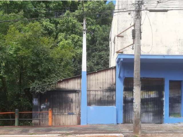 Prédio comerc. c/ 266m² AC e 311m² AT em Jaú/SP