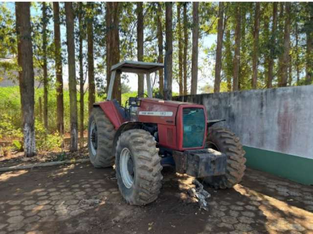 Trator da marca Massey Ferguson