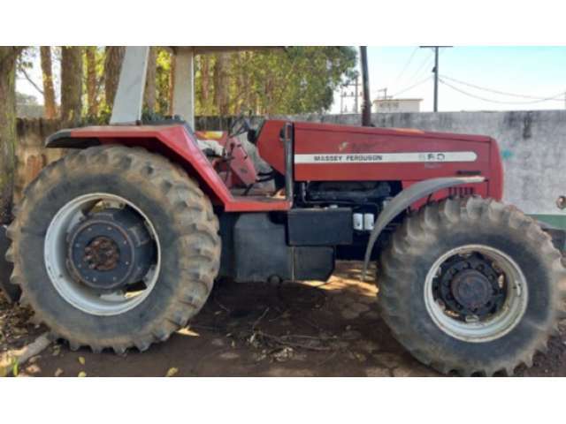 Trator da marca Massey Ferguson