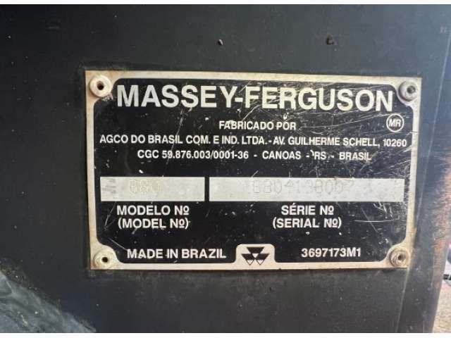 Trator da marca Massey Ferguson