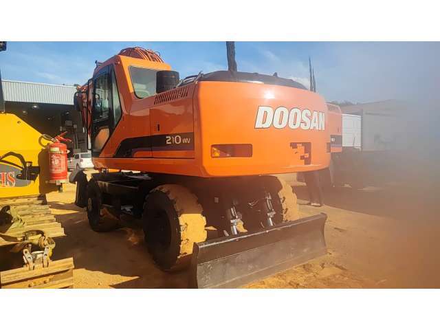 ESCAVADEIRA PNEUS  DOOSAN - SOLAR 210W-V 2012