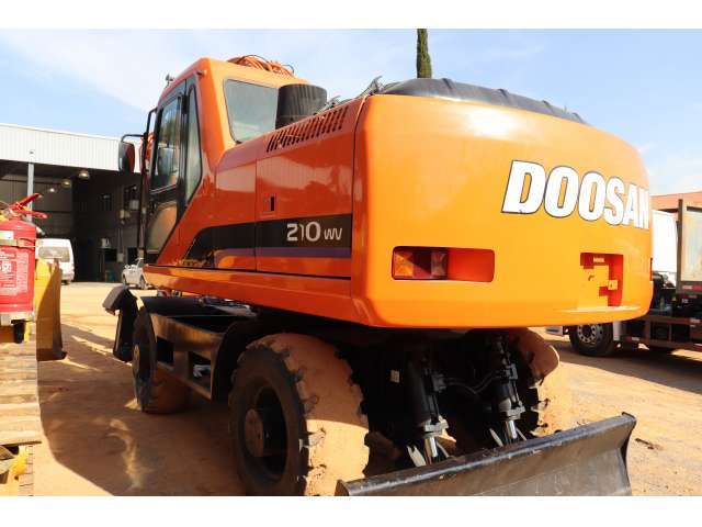 ESCAVADEIRA PNEUS  DOOSAN - SOLAR 210W-V 2012